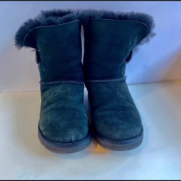 UGG Black Bailey Button II boots, size 7 EUC - Picture 2 of 11